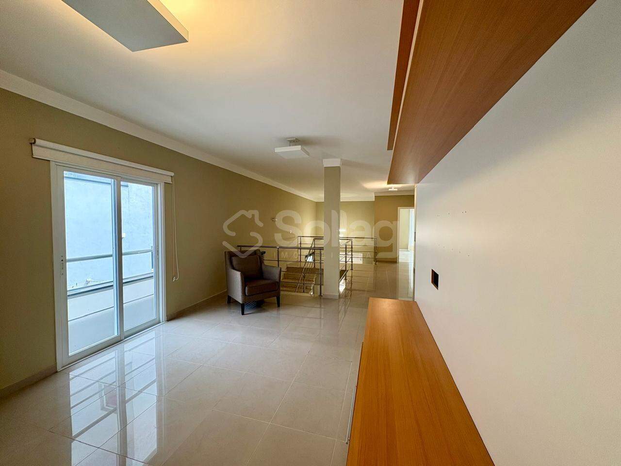 Casa em condomínio à venda no Jardim Paiquerê: