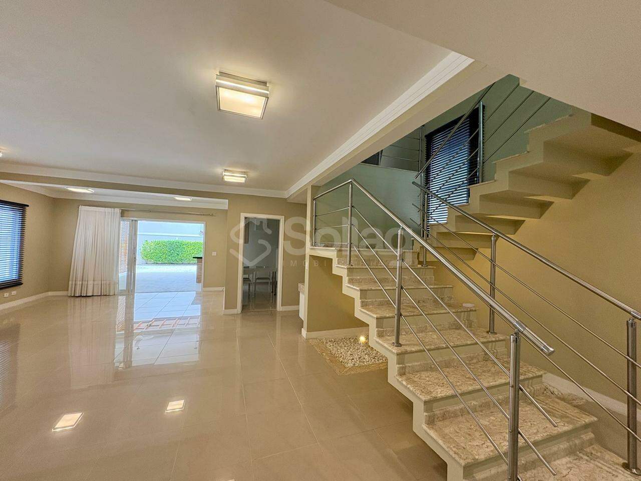Casa em condomínio à venda no Jardim Paiquerê: 