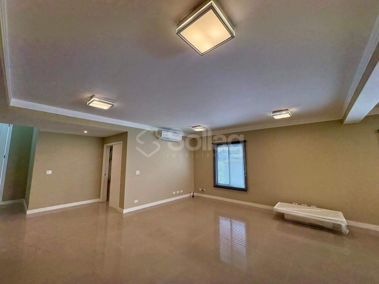 Casa em condomínio à venda no Jardim Paiquerê: