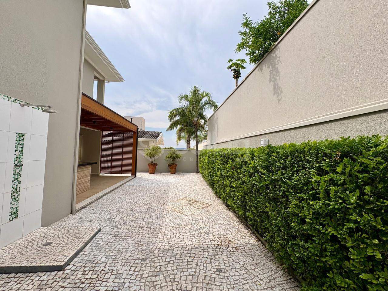 Casa em condomínio à venda no Jardim Paiquerê: