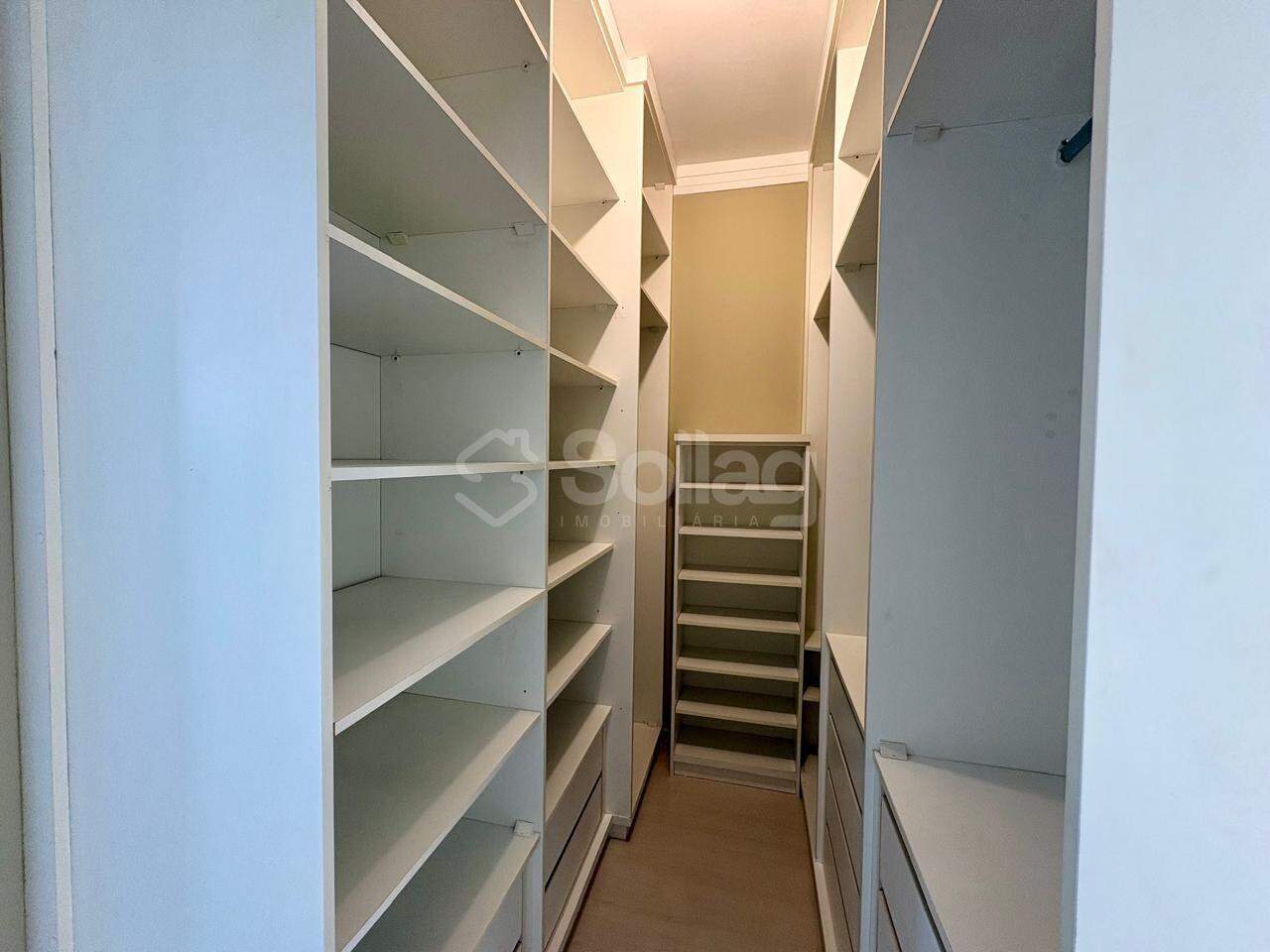 Casa em condomínio à venda no Jardim Paiquerê: