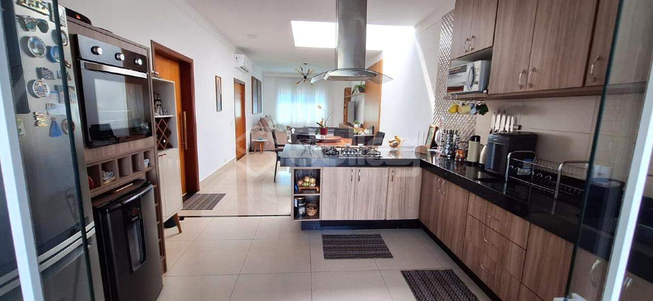 Casa à venda no Pinheirinho: 