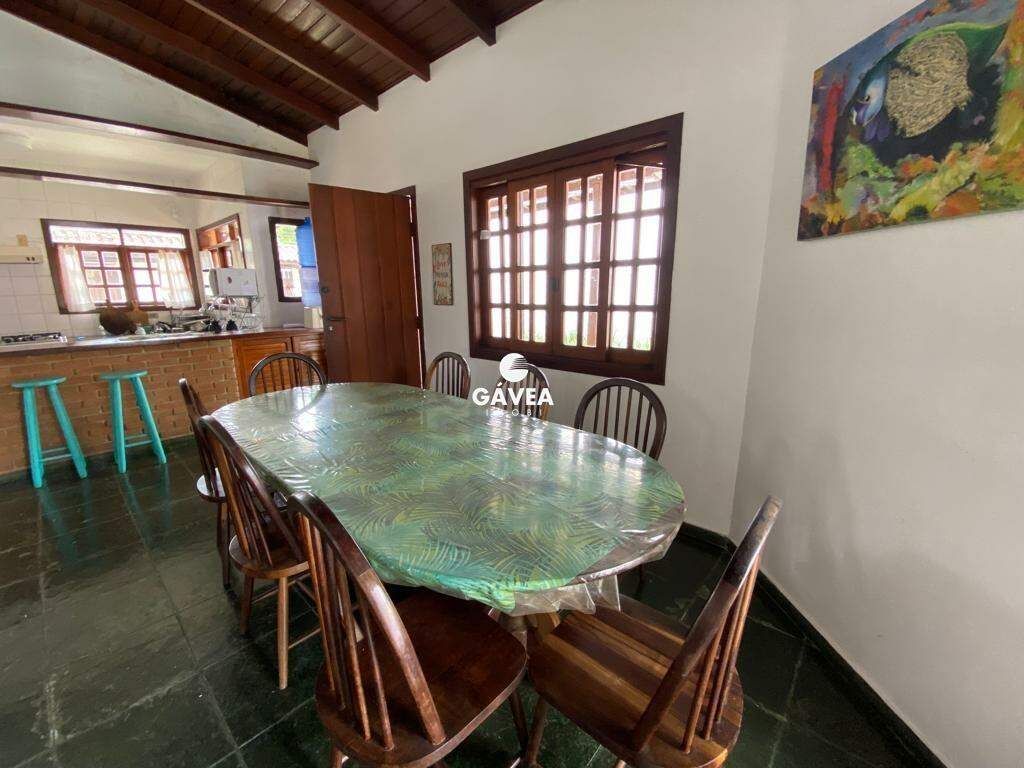 Casa à venda no Maresias: sala de jantar