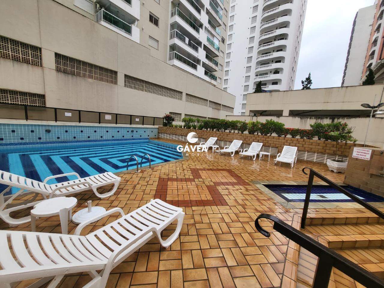 Apartamento à venda no Pitangueiras: 