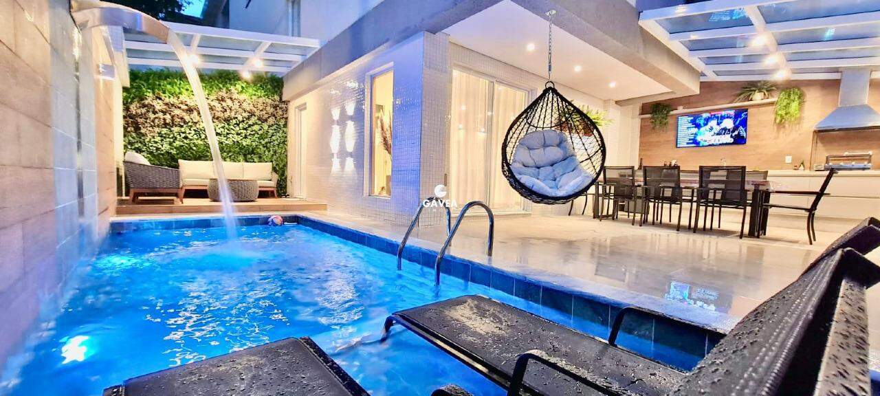 Sobrado à venda no Embaré: 