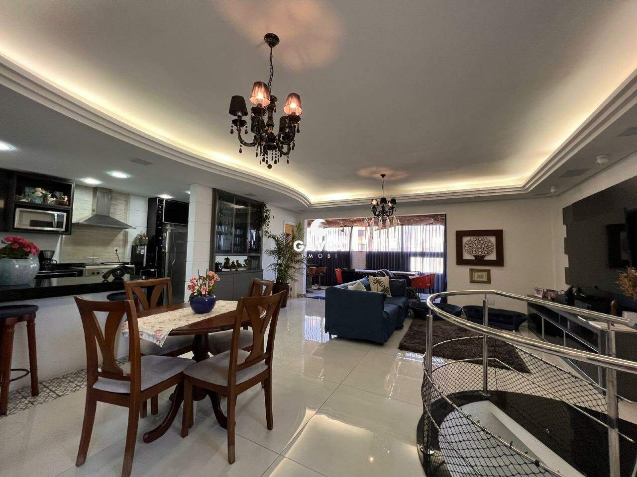 Cobertura à venda no Ponta da Praia: 