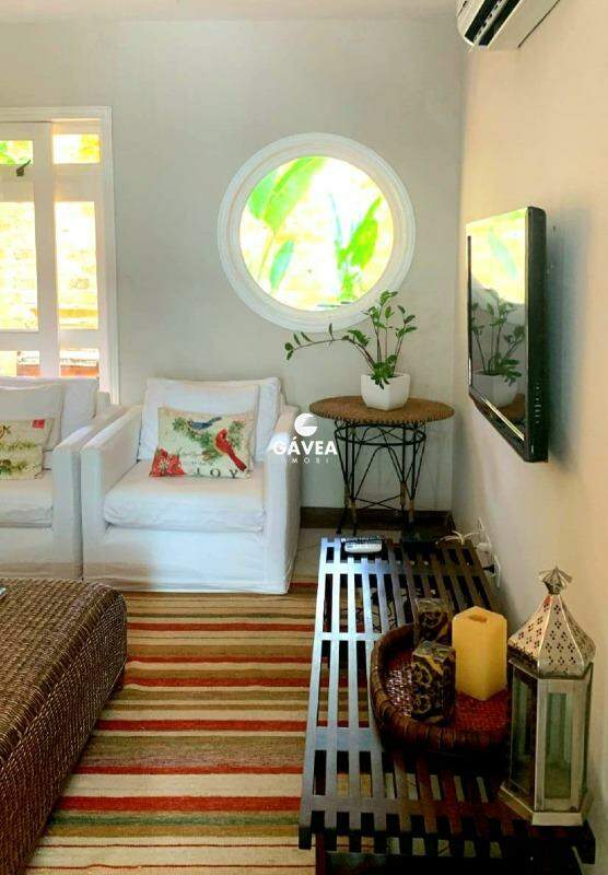 Casa à venda no Camburizinho: 