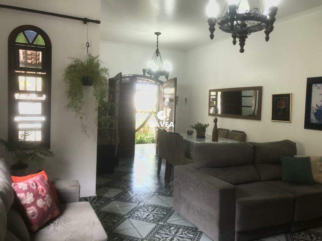 Casa à venda no Vila São Jorge: sala ampla para dois ambientes