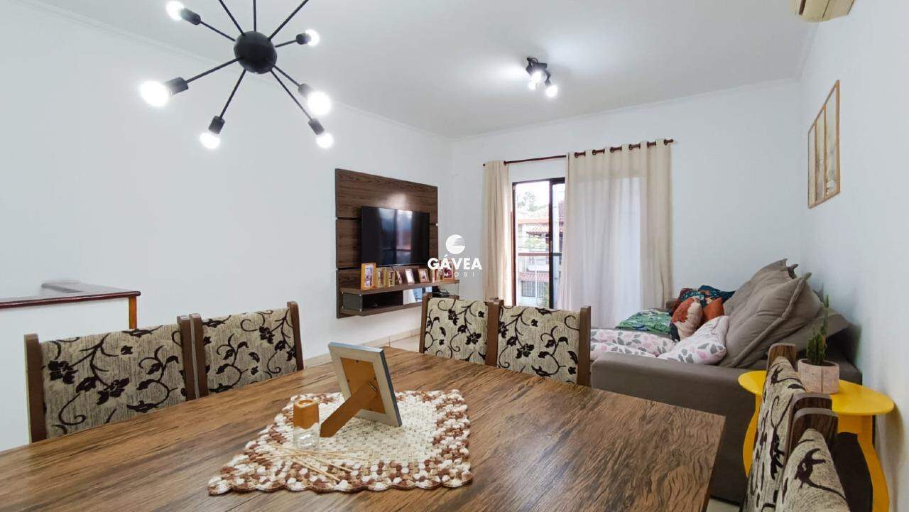 Casa à venda no Jardim Independência: sala 2 ambientes com sacada