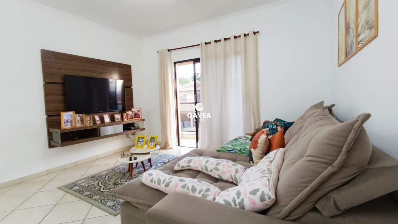 Casa à venda no Jardim Independência: sala 2 ambientes com sacada