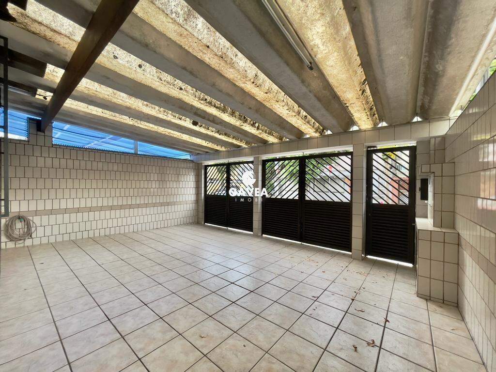 Sobrado à venda no Embaré: 