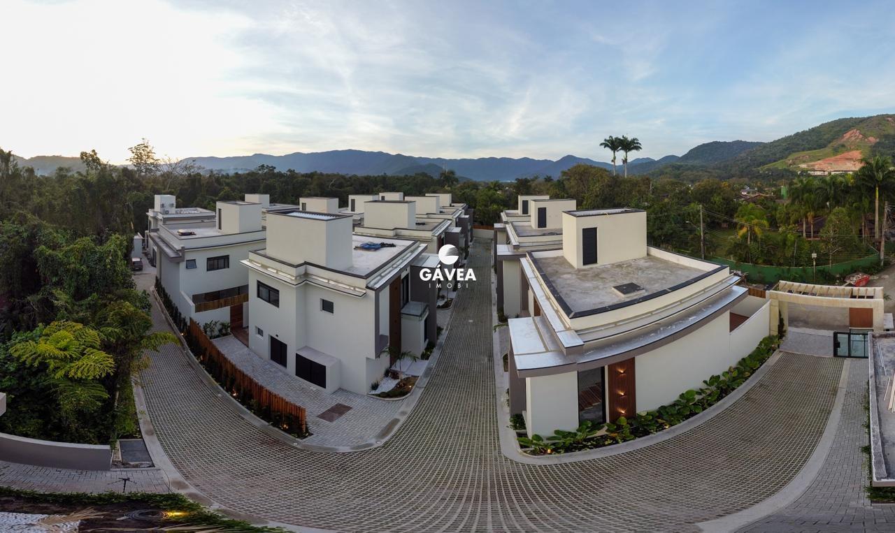 Casa à venda no Camburi: 