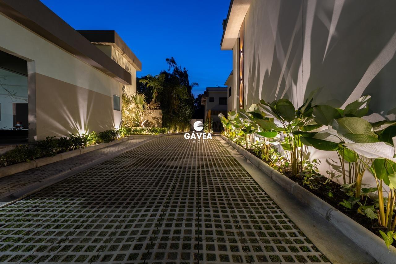 Casa à venda no Camburi: 