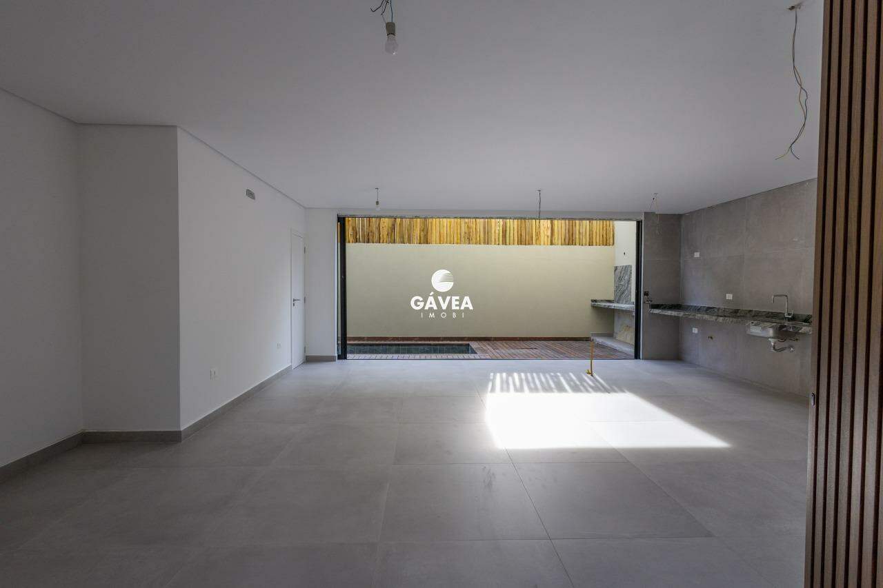 Casa à venda no Camburi: 