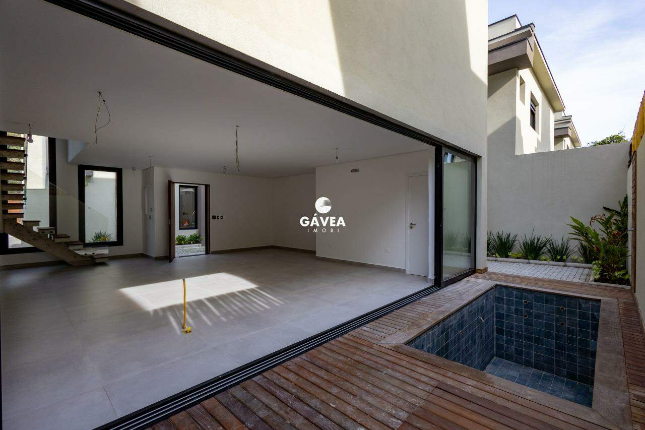 Casa à venda no Camburi: 