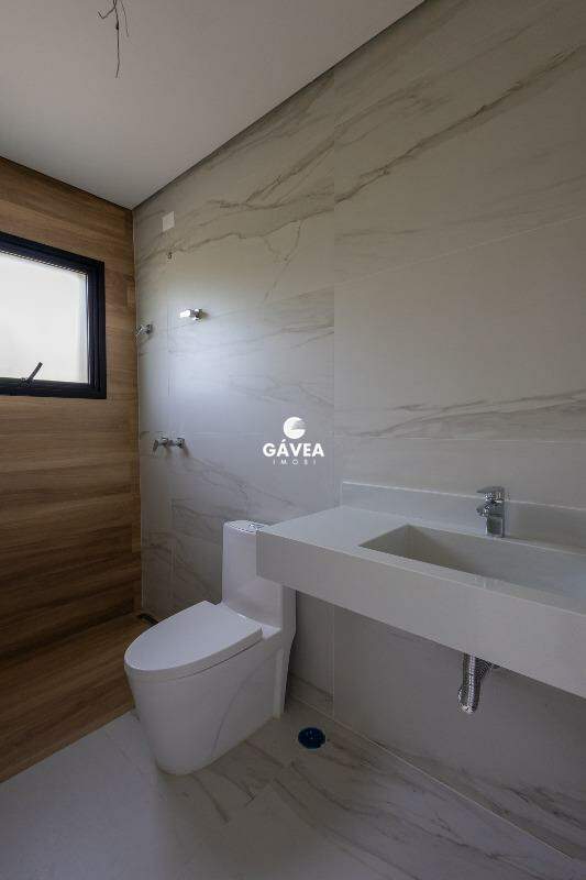 Casa à venda no Camburi: 