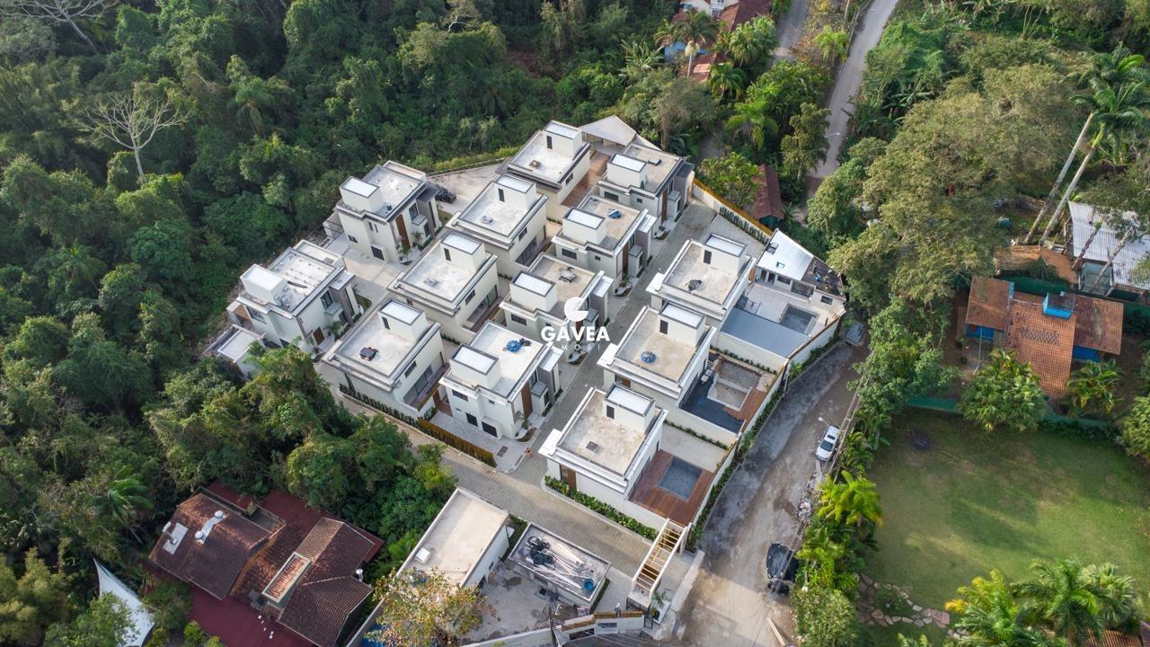 Casa à venda no Camburi: 