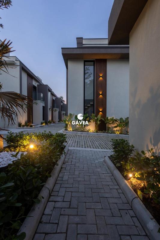 Casa à venda no Camburi: 