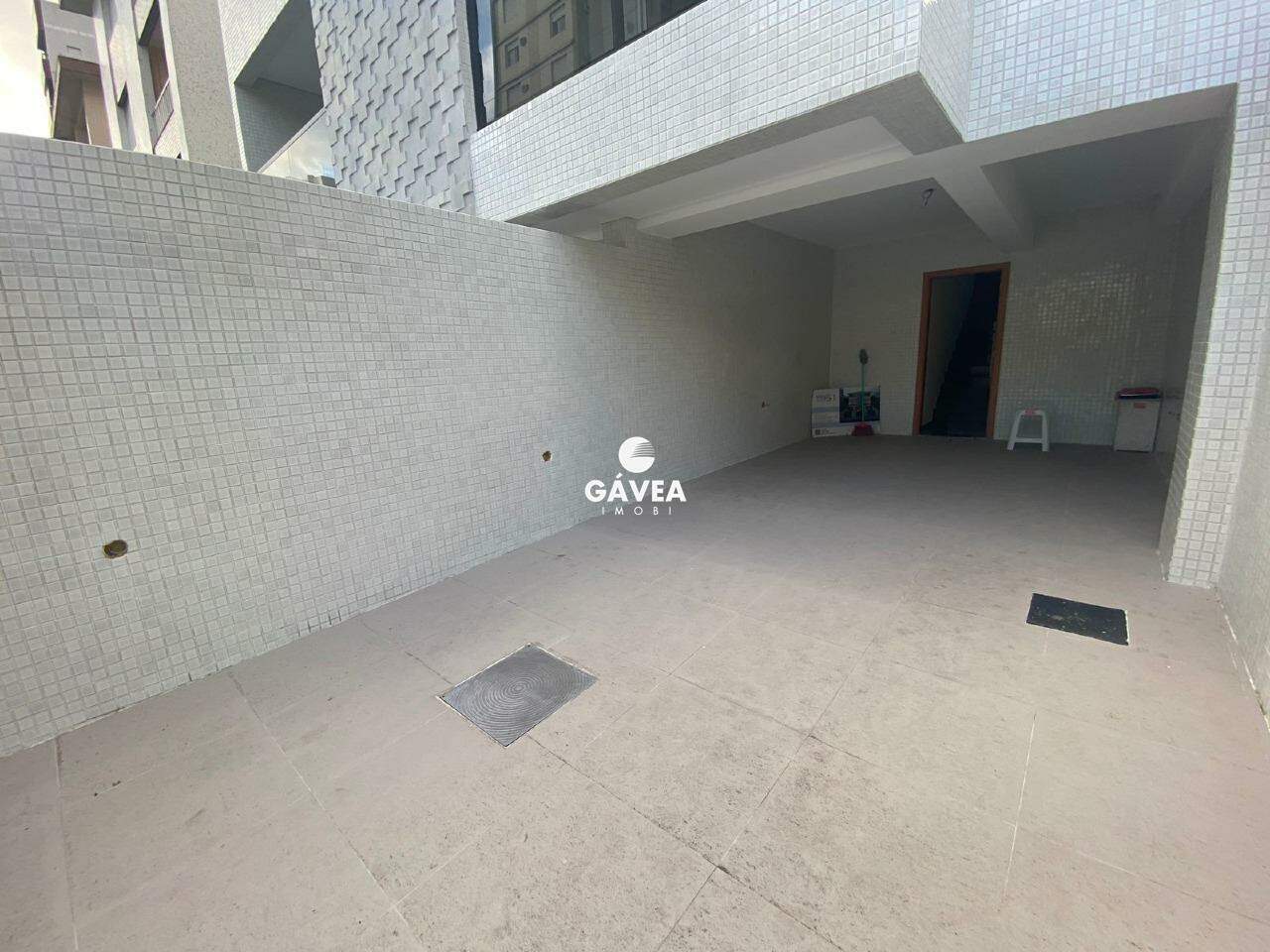 Casa à venda no Embaré: vaga p/2 veículos