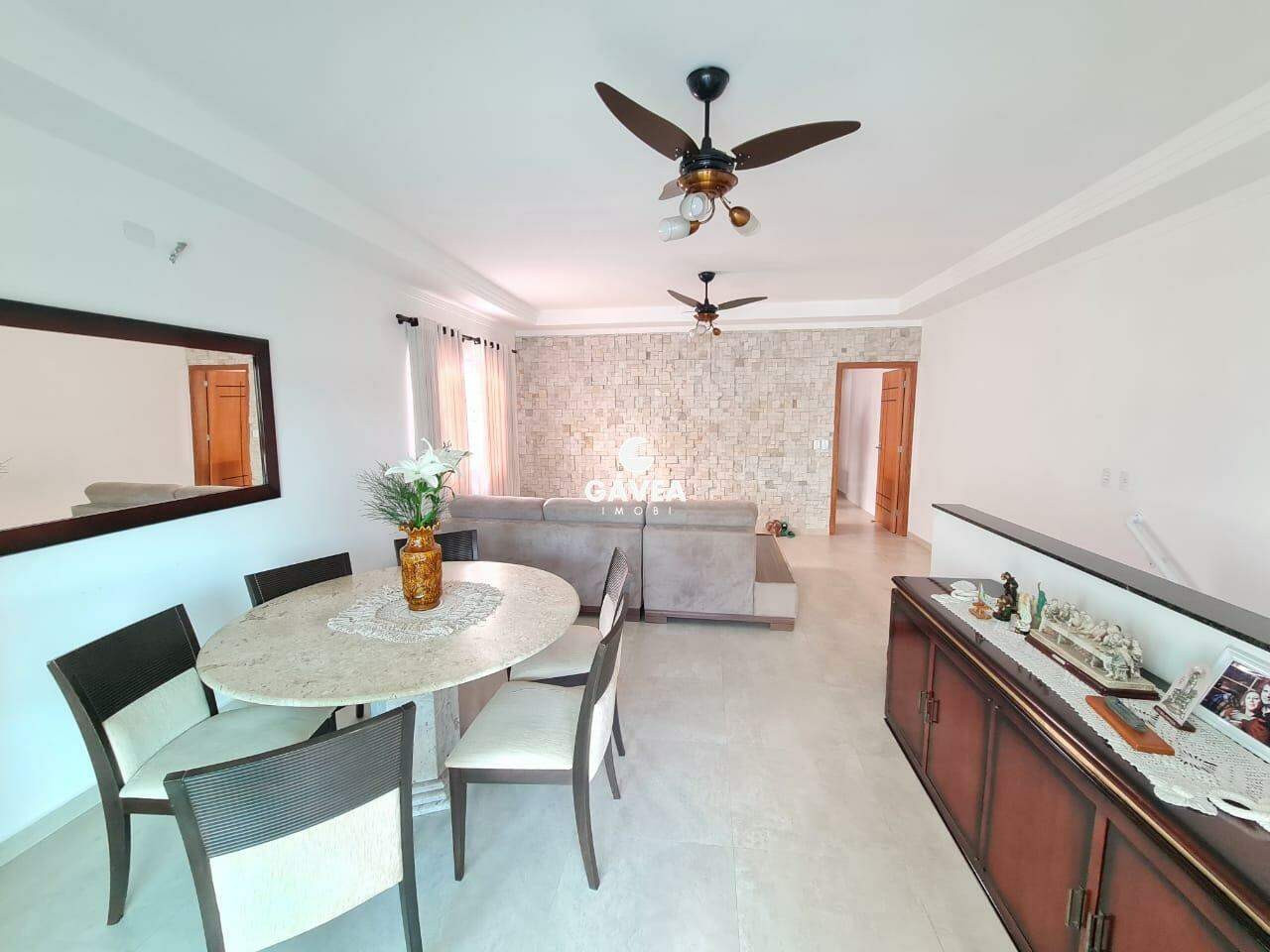 Casa à venda no Embaré: 