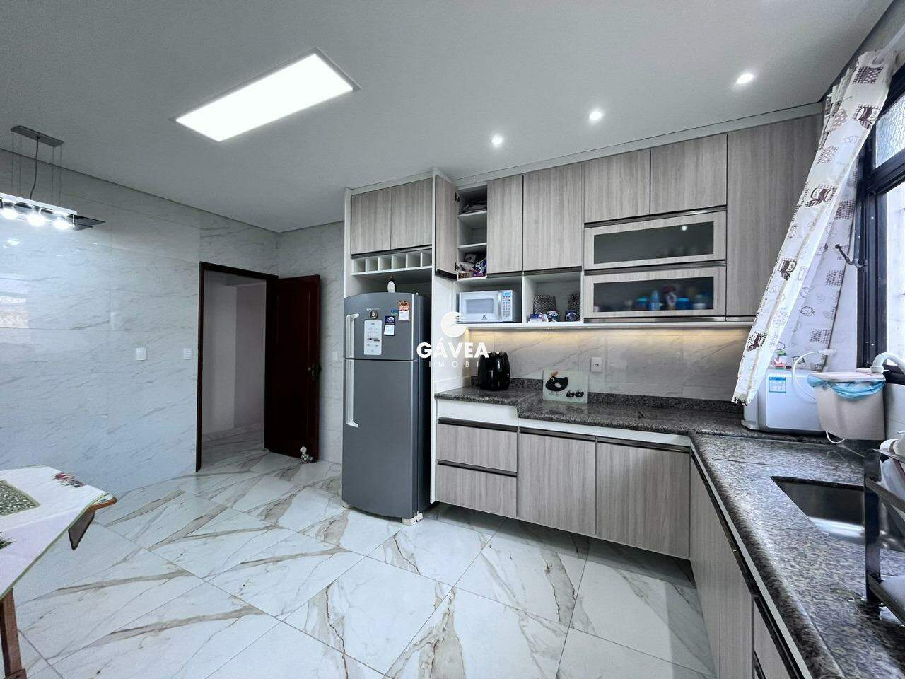 Sobrado à venda no Embaré: Cozinha