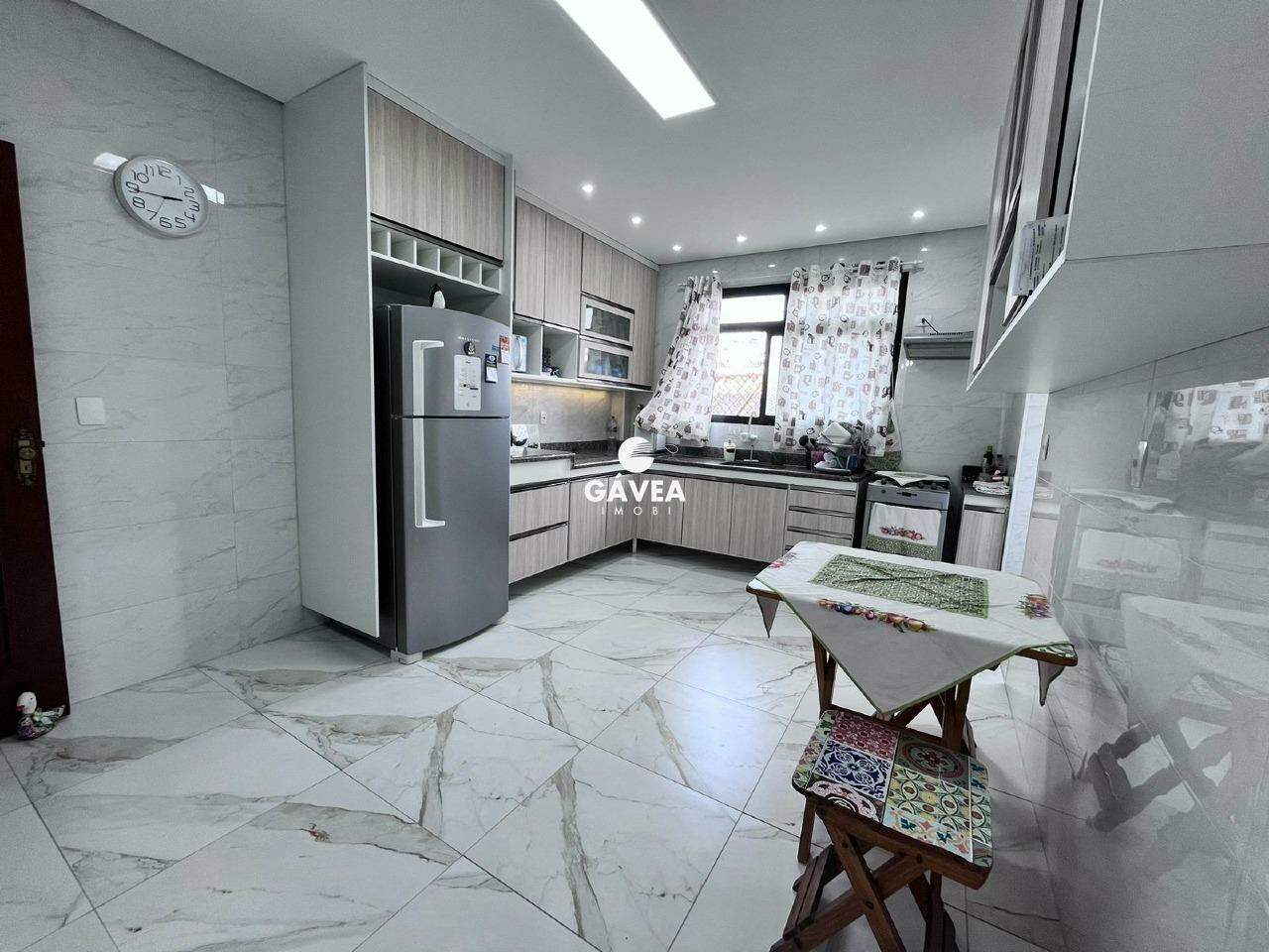 Sobrado à venda no Embaré: Cozinha