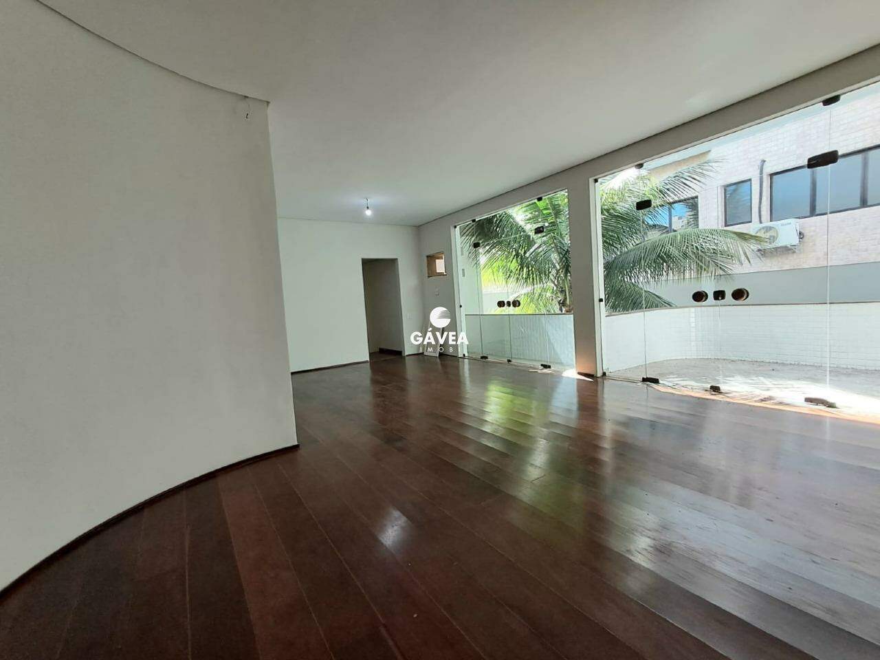 Casa à venda no Embaré: 