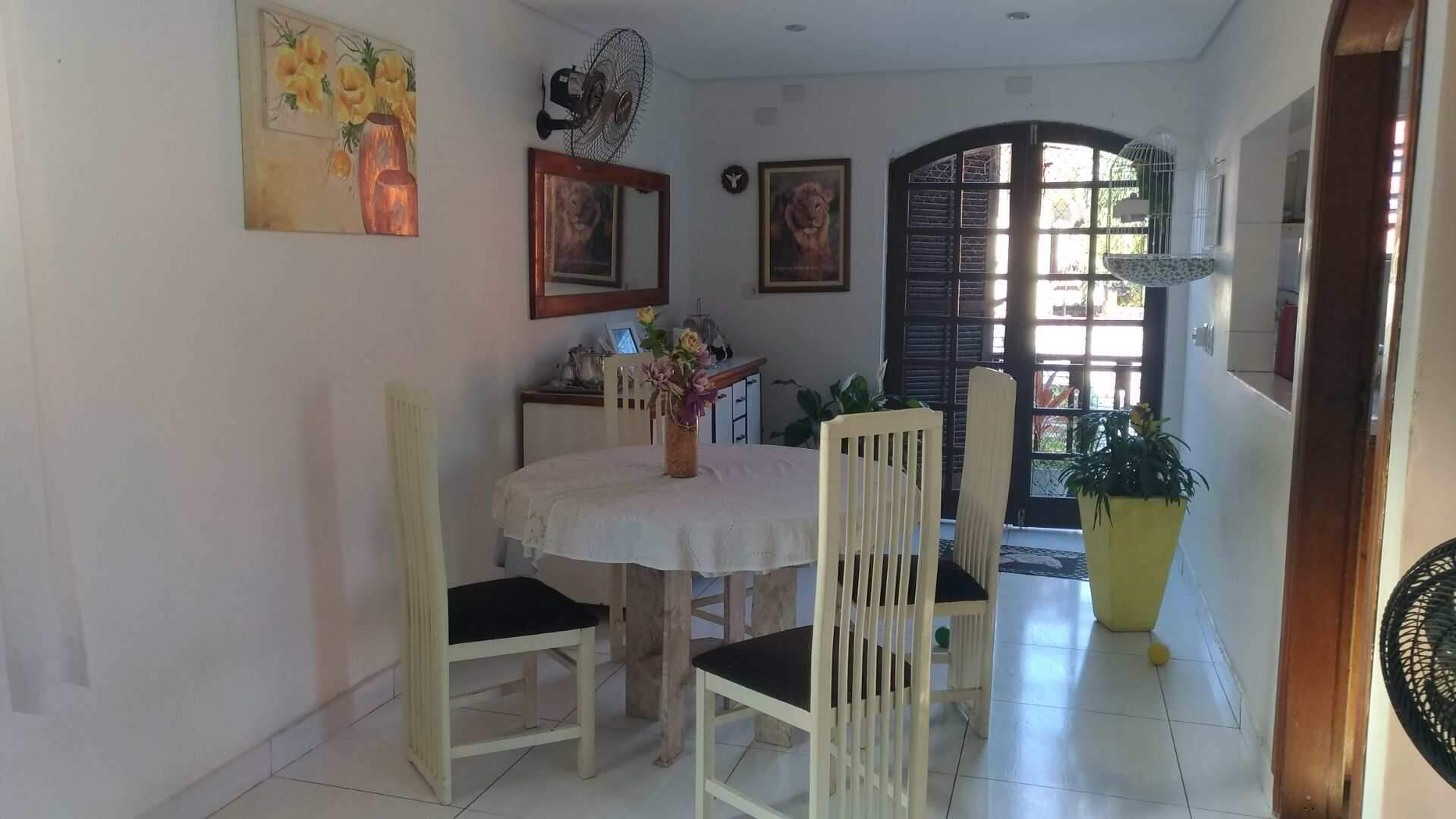 Sobrado à venda no Aparecida: 