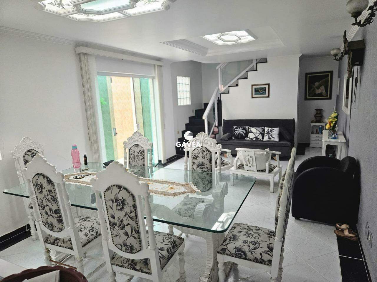 Sobrado à venda no Encruzilhada: 