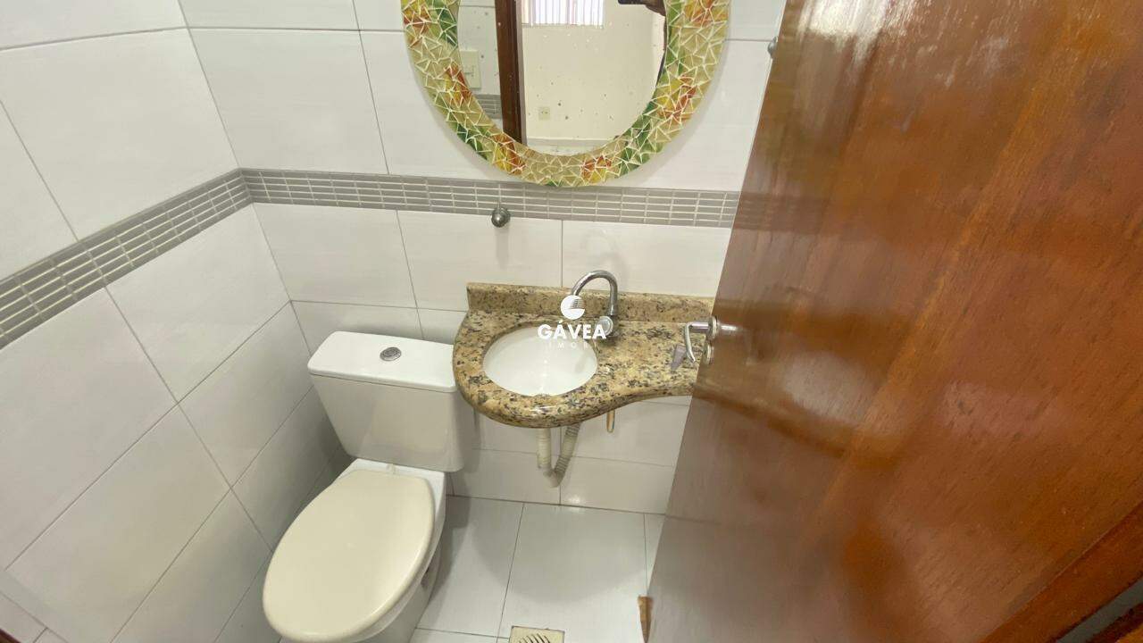 Casa à venda no Centro: Lavabo