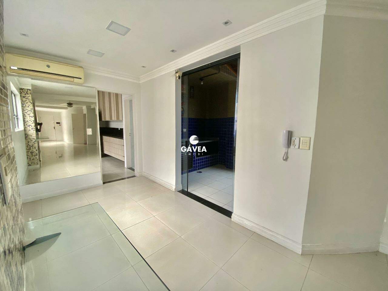 Cobertura à venda no Centro: acesso a cozinha e churrasqueira