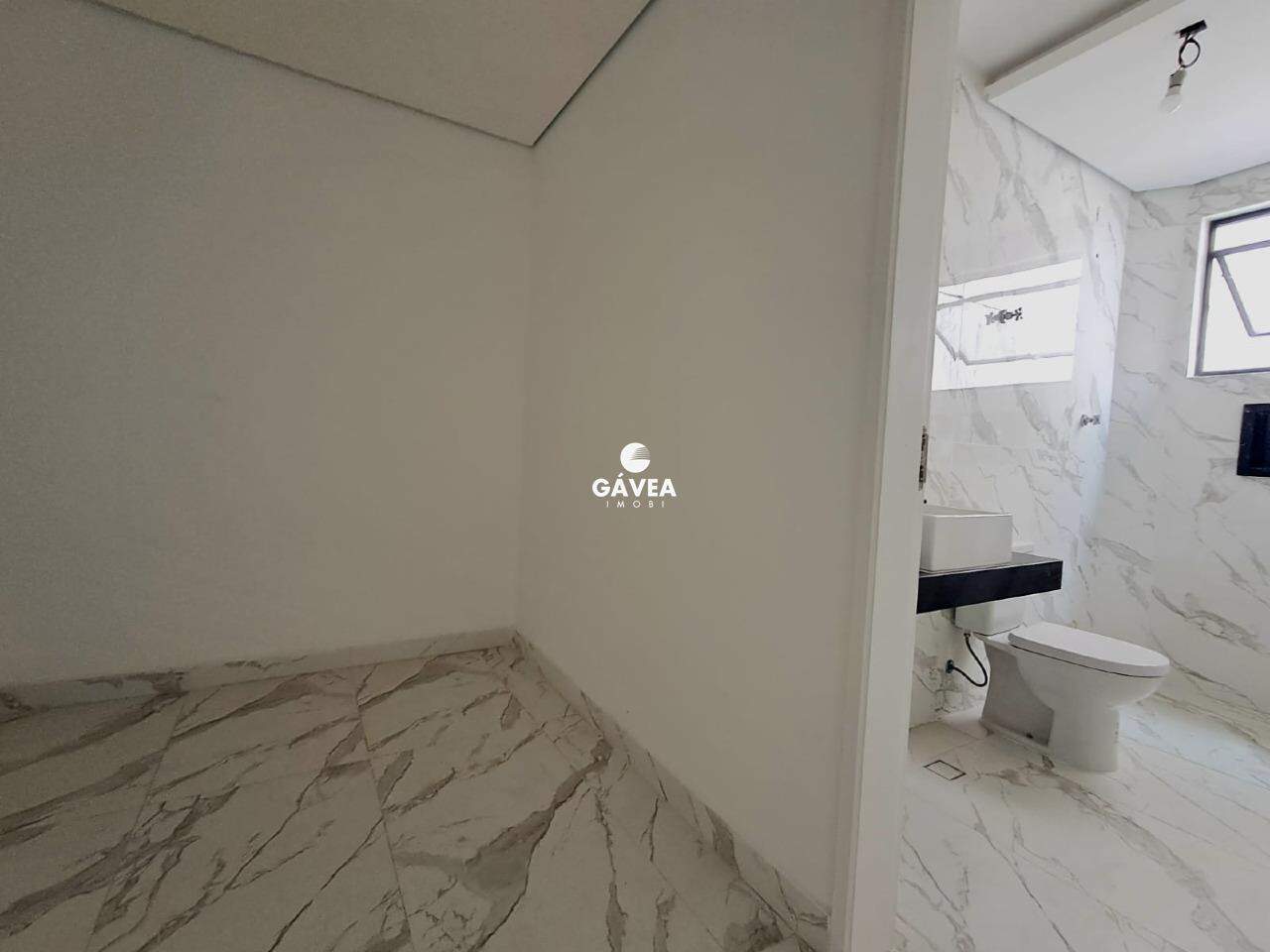 Casa à venda no Embaré: 1° Quarto Closet/ Suite