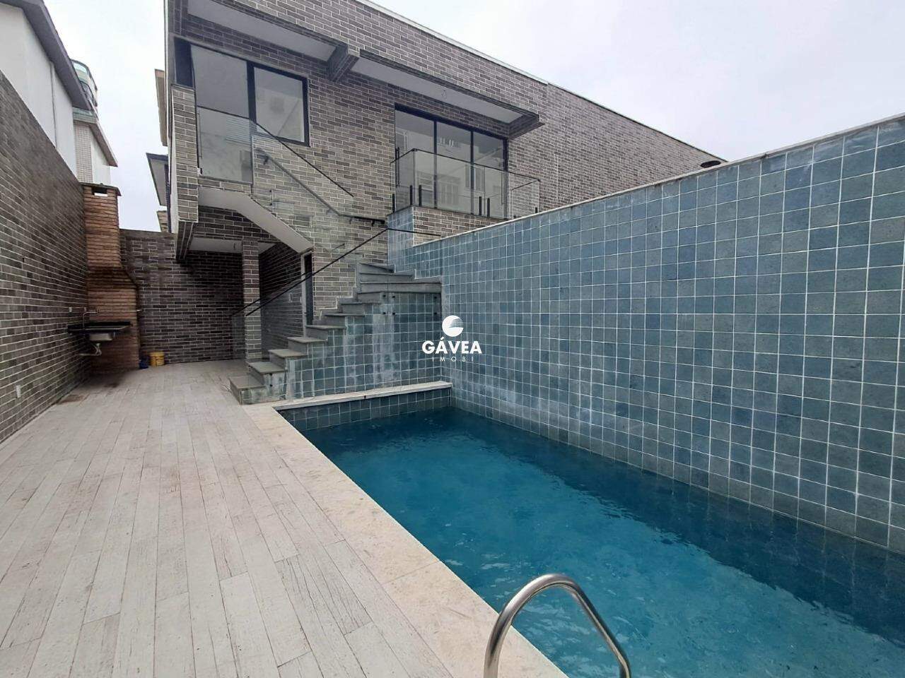 Casa à venda no Embaré: 