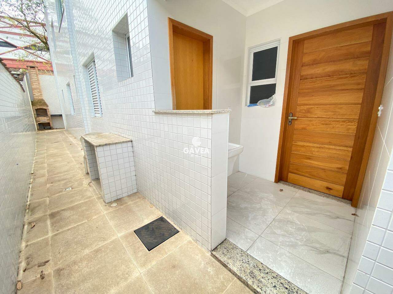 Casa à venda no Boqueirão: quintal lateral , com acesso a area de serviços