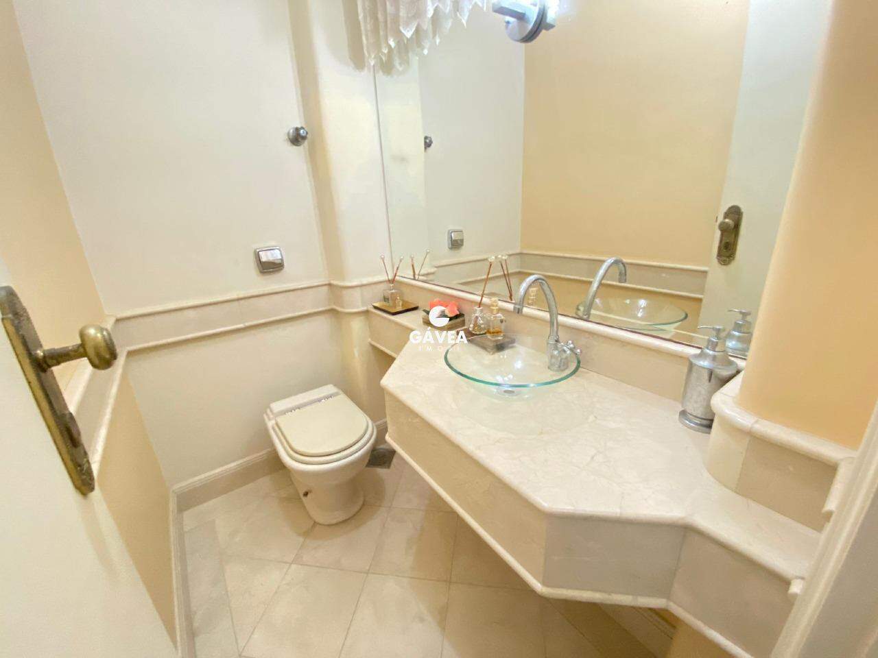 Apartamento à venda no Boqueirão: lavabo social entrada