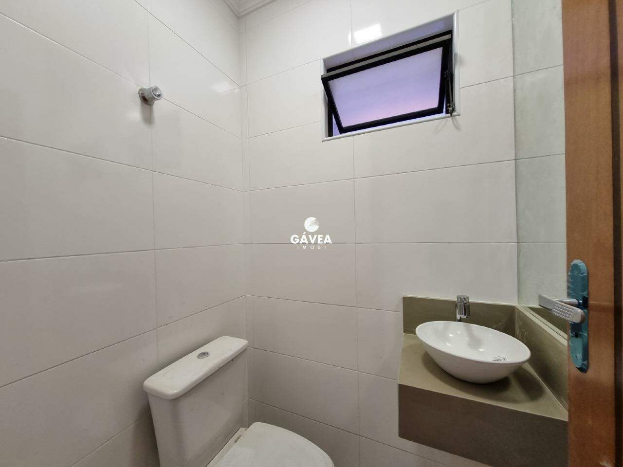 Casa à venda no Embaré: Lavabo