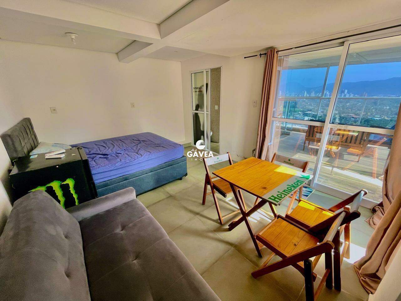 Cobertura à venda no Enseada: 