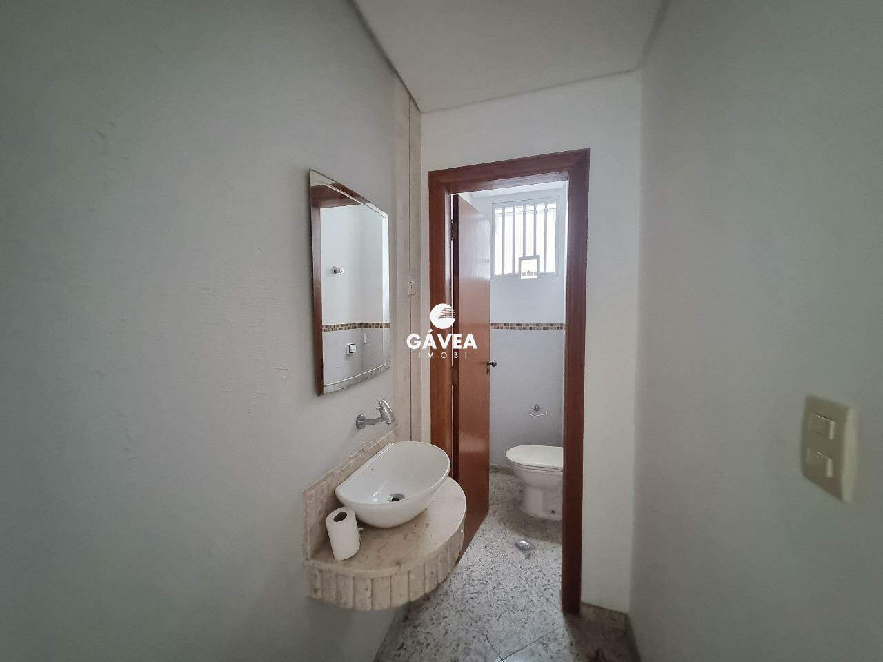 Casa à venda no Embaré: Lavabo - 1º Pavimento