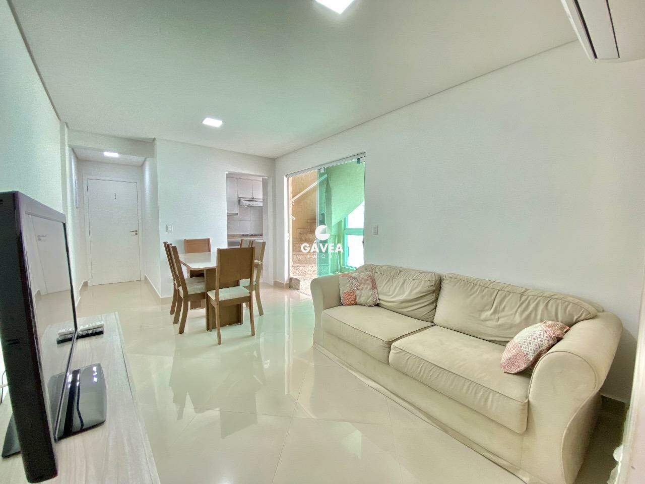 Apartamento à venda no Pitangueiras: sala par 2 ambientes