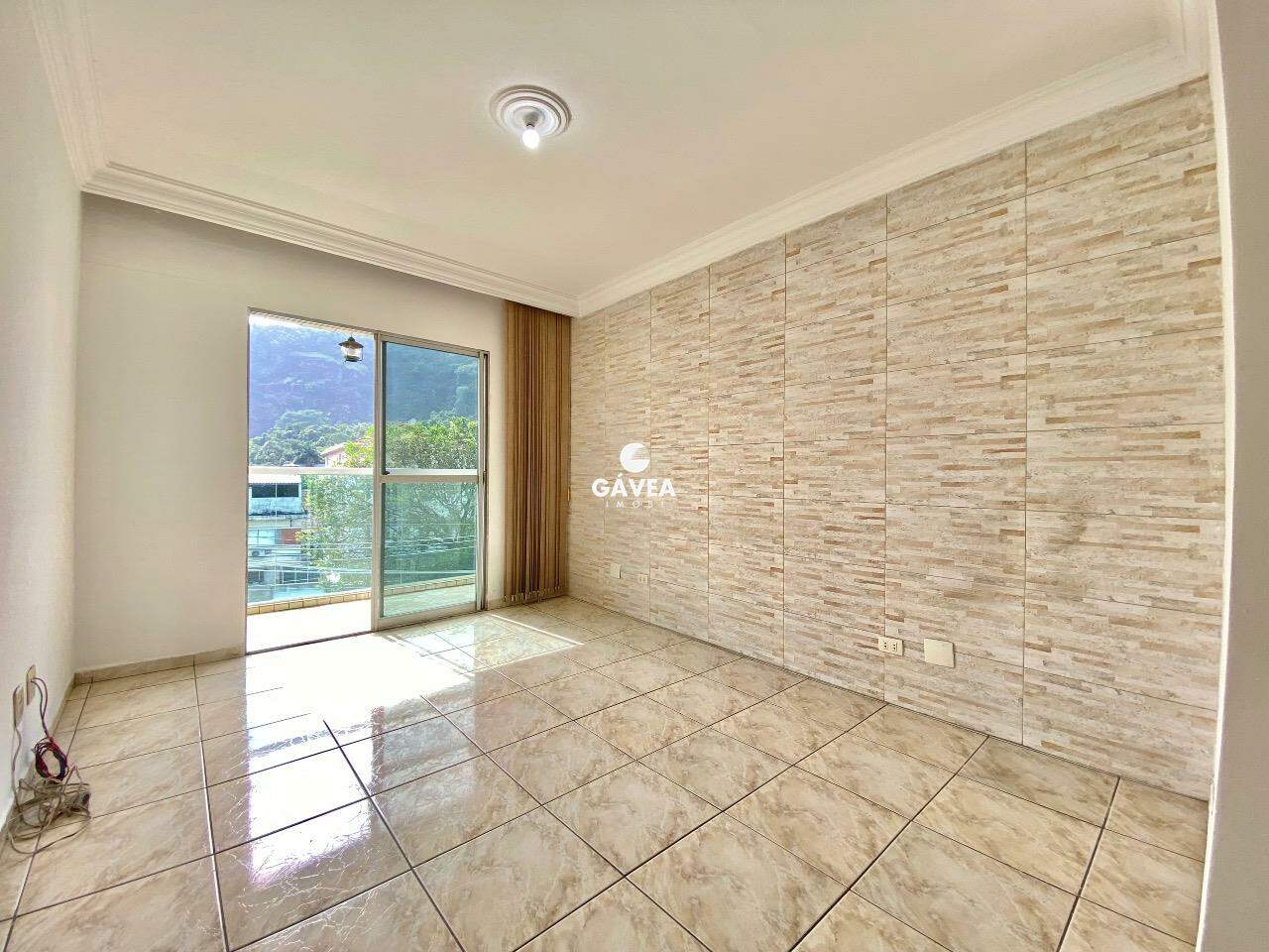 Apartamento à venda no Vila Valença: sala para 2 ambientes com sacada