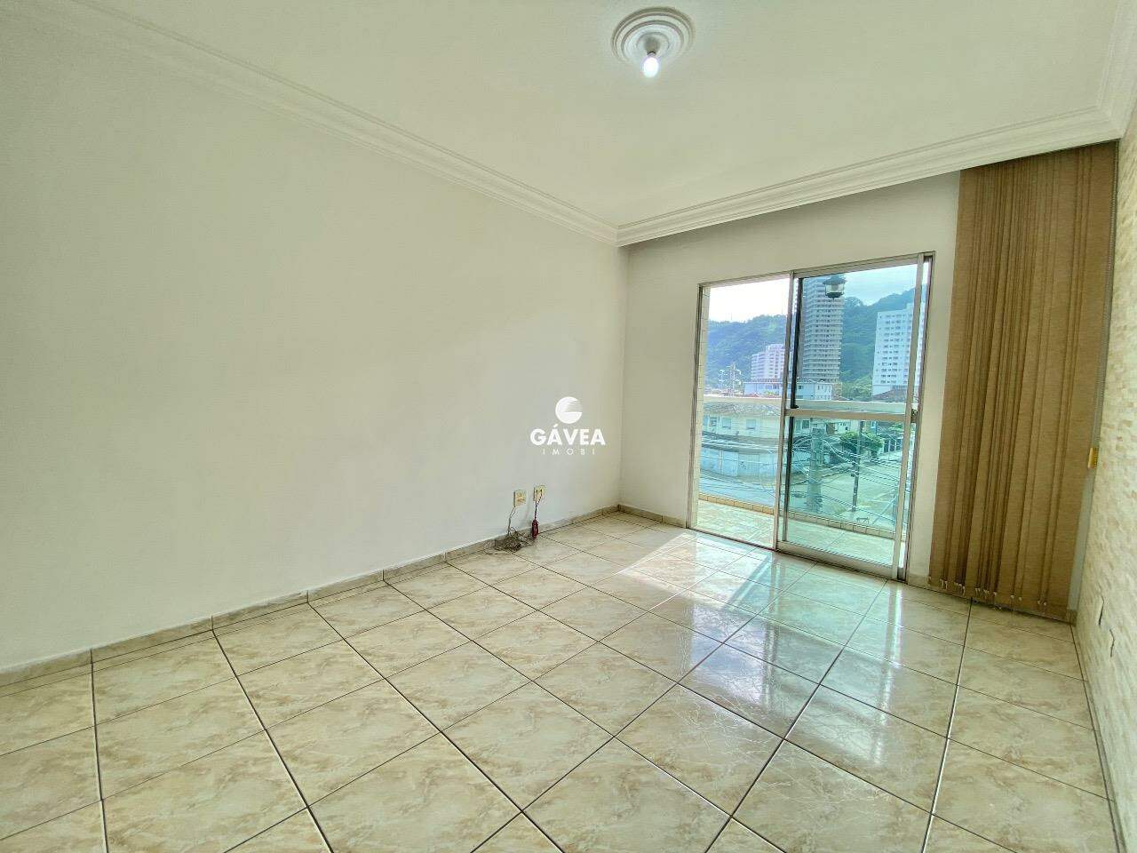 Apartamento à venda no Vila Valença: sala para 2 ambientes com sacada