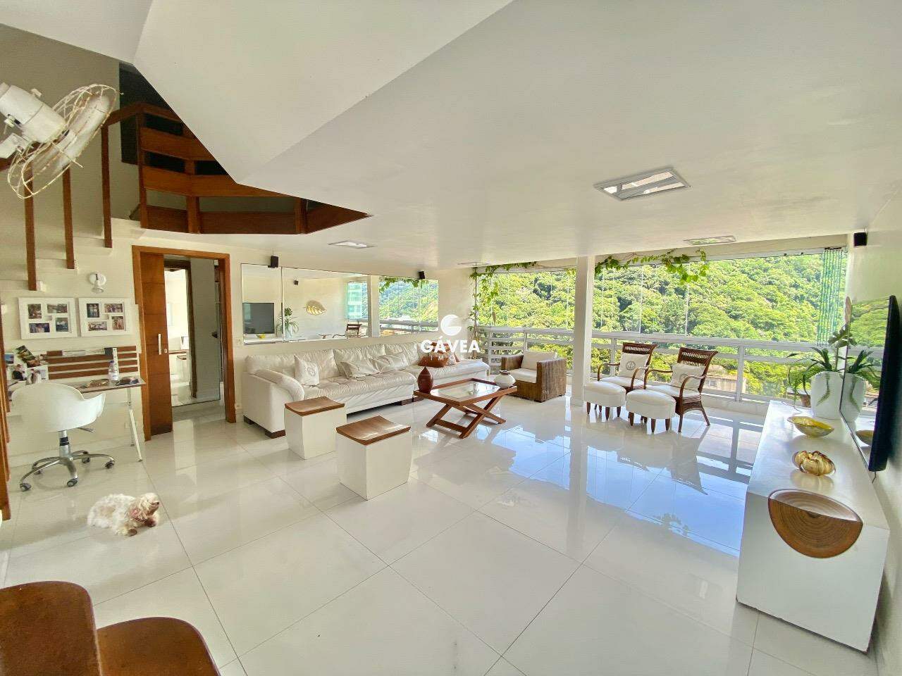 Apartamento à venda no Pitangueiras: sala para 3 ambientes