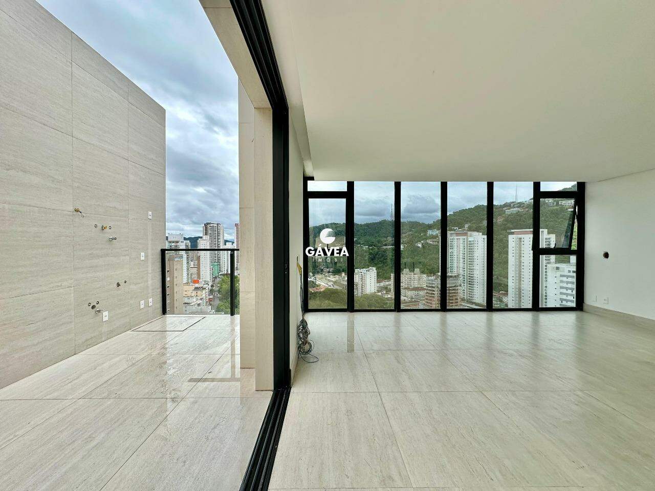 Cobertura à venda no José Menino: 