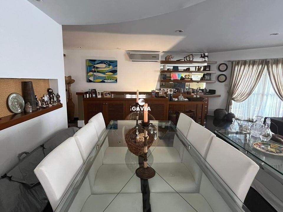 Casa à venda no Embaré: 