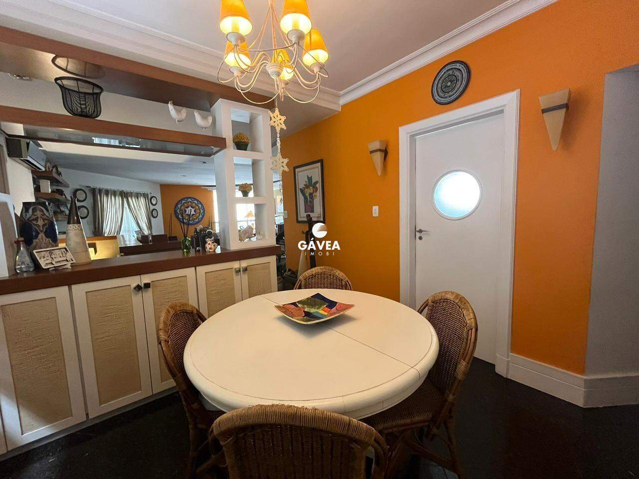 Casa à venda no Embaré: 