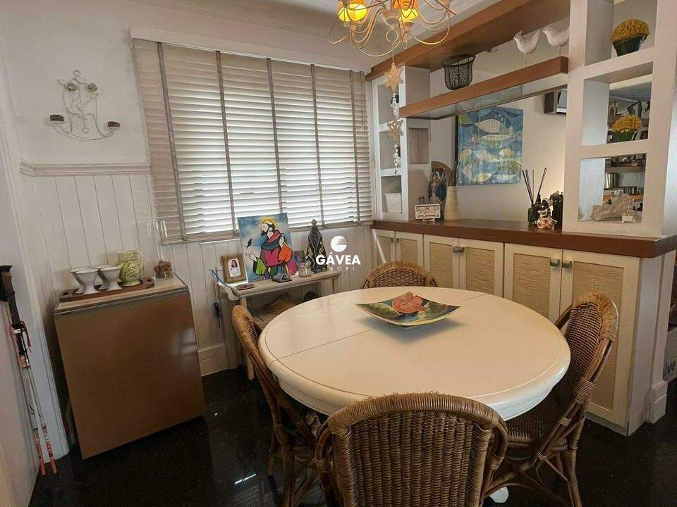 Casa à venda no Embaré: 