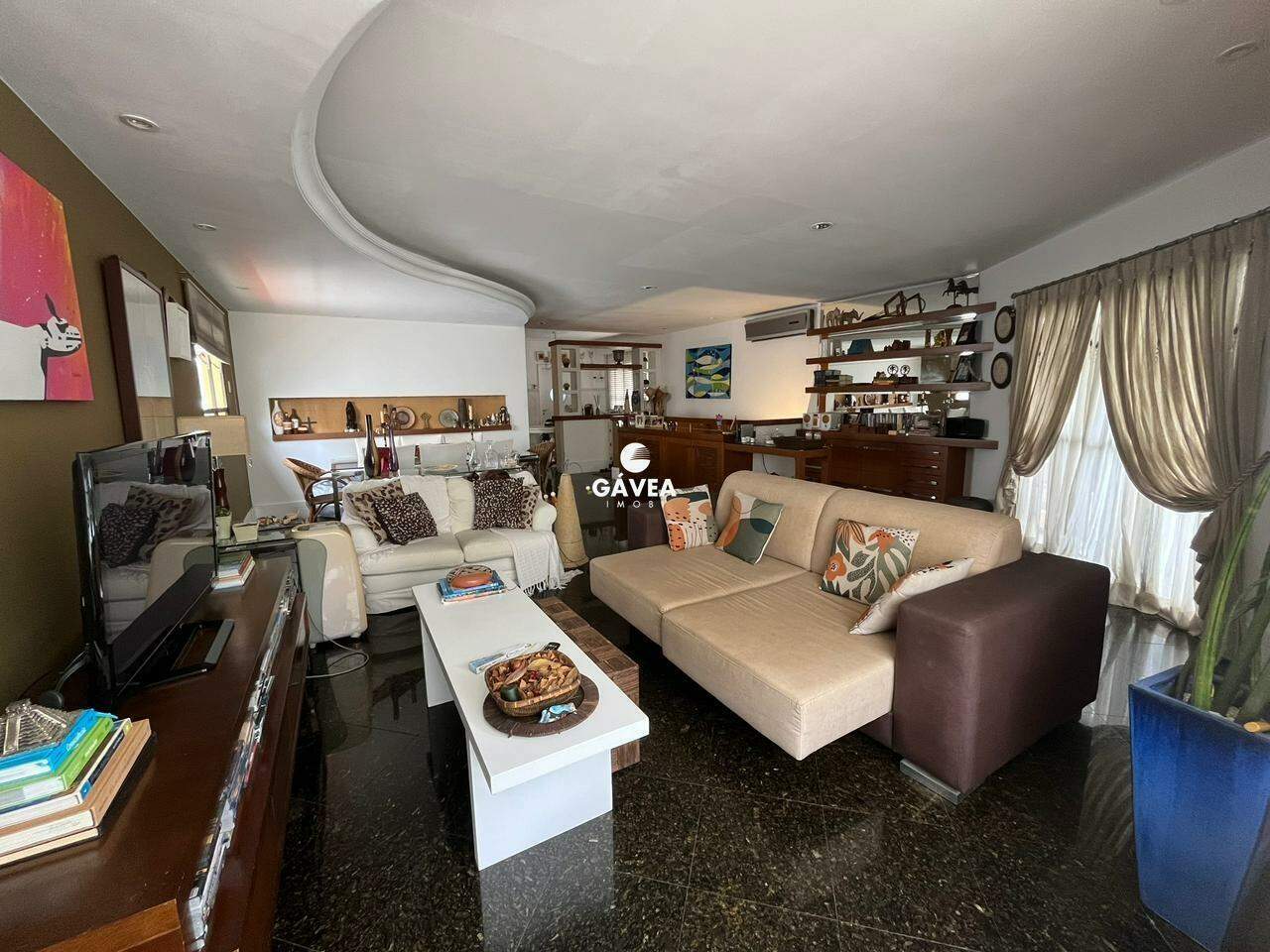 Casa à venda no Embaré: 