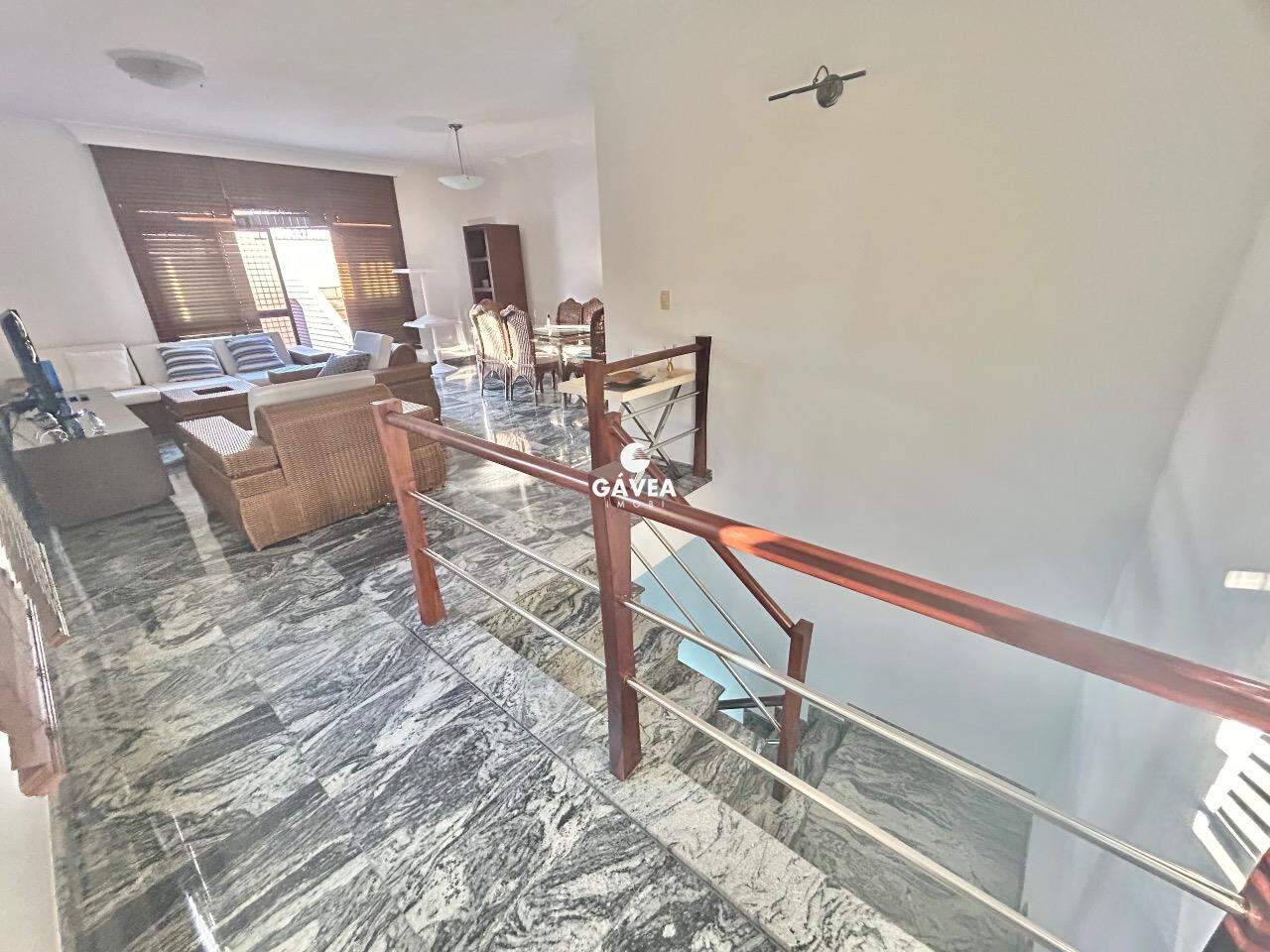 Cobertura à venda no Aparecida: entrada social pavimento superior