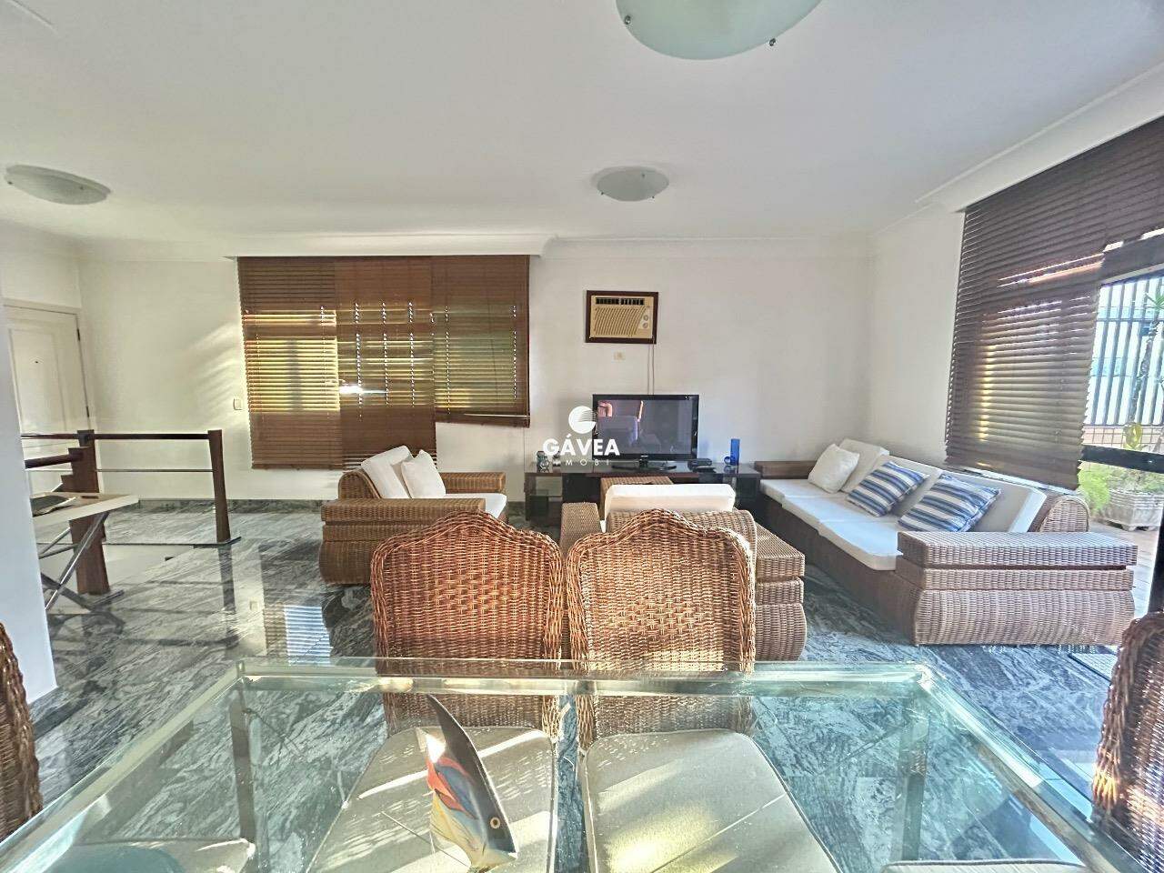 Cobertura à venda no Aparecida: sala para 3 ambientes