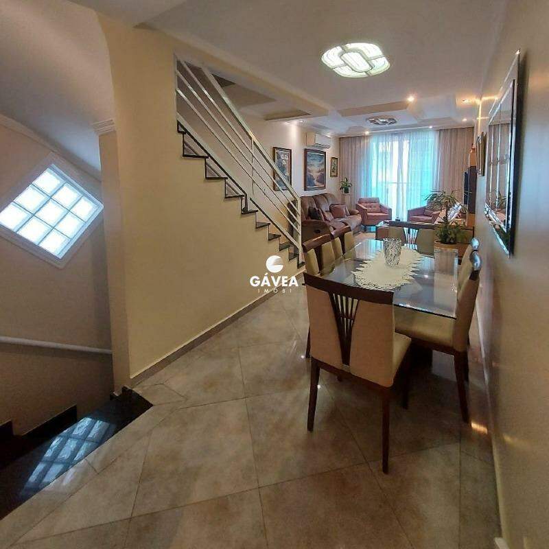 Casa à venda no Embaré: 